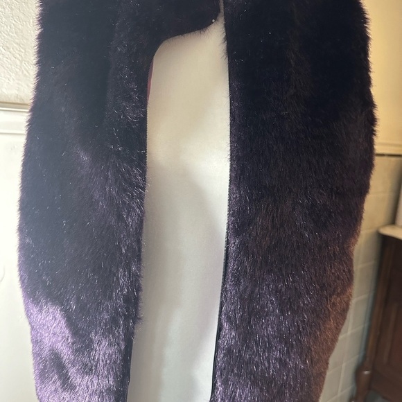 Guess Vintage Purple Faux Fur Metallic Reversible Vest Size medium - Picture 3 of 8